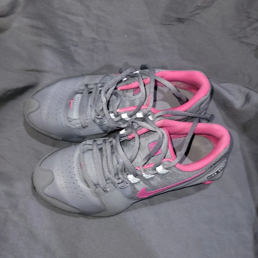2016 Nike Shox Avenue Cool Grey Vivid Pink Youth Running Shoes Size 6Y